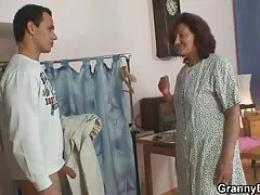 Бабушка швейные прыжки на свежий петух