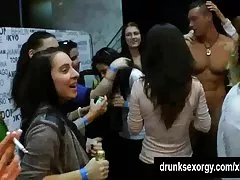 Лесбиянки pornstars лизать twats в клубе