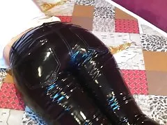 Squeezingmy жопа в брюки блестящий Винил