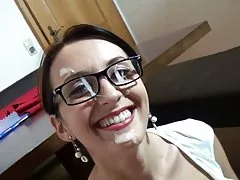 Горячая немецкая брюнетка получает частный урок и лица pov