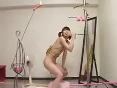 Азиатские девушки с игрушками.