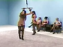 Женское Доминирование, порка в нижнем белье (бюстгальтер и fullback pantys)