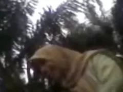 Малайский грудастой крышка поцеловал рот