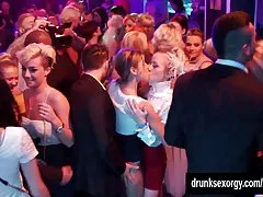 BI клуб младенцев, имеющих секс оргии
