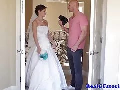 Потрясающая невеста facialized ее фотограф