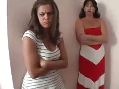 Цыпленок, наконец, дает вверх киска