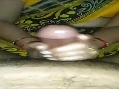 Дези randi bhabhi, давая массаж маслом взвести