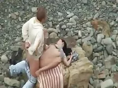 Девочка получает выебанная незнакомец на пляже!