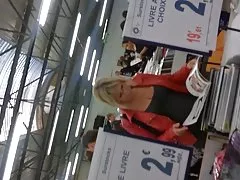 Старая сука телок Downblouse Высшего качества в жару