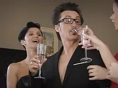 Три немецких шлюхи трахал один парень