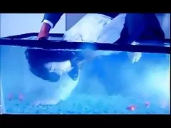 Азиатский подросток школьница воды и веревкой кабалы