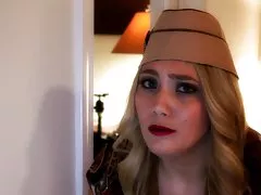 Горячая блондинка получает красивый жопа порка