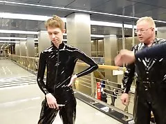 Латексные девушки