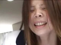 Сексуальная японская школьница сосет и slurps на два больших Дикс