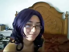 Милашка в очках топлесс на веб-камера hotcamgirls.in