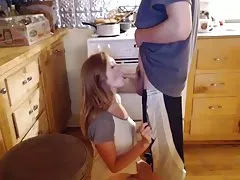Келли в кухне
