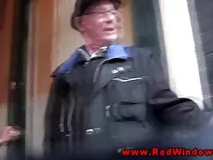 Настоящий голландский шлюха сосет секс турист