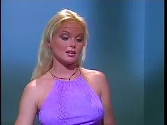 Hottie в жару получает ее киска натянутая
