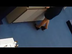Азиатская косметическая девушка нагишом в нейлоне shoeplay ноги