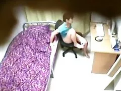 Оказавшись мастурбирует 1
