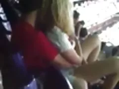 Пальцы девушки на puplic спортивные игры