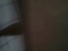 Подростка поймали мастурбировать в кабине бассейн