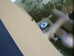 Оказавшись мастурбирует на своем компьютере.
