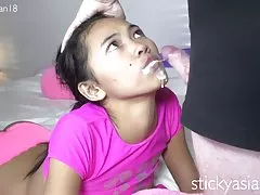 Stickyasian18 вишня принимает липкий петух в ее красивый рот